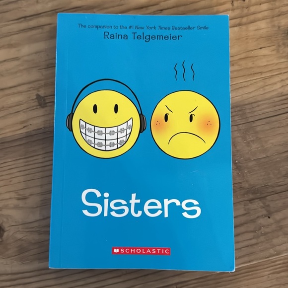 Lot of 3 Girls Comic Chapter Books - Picture 7 of 8